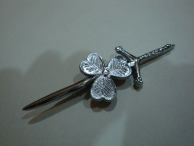 KILT PIN